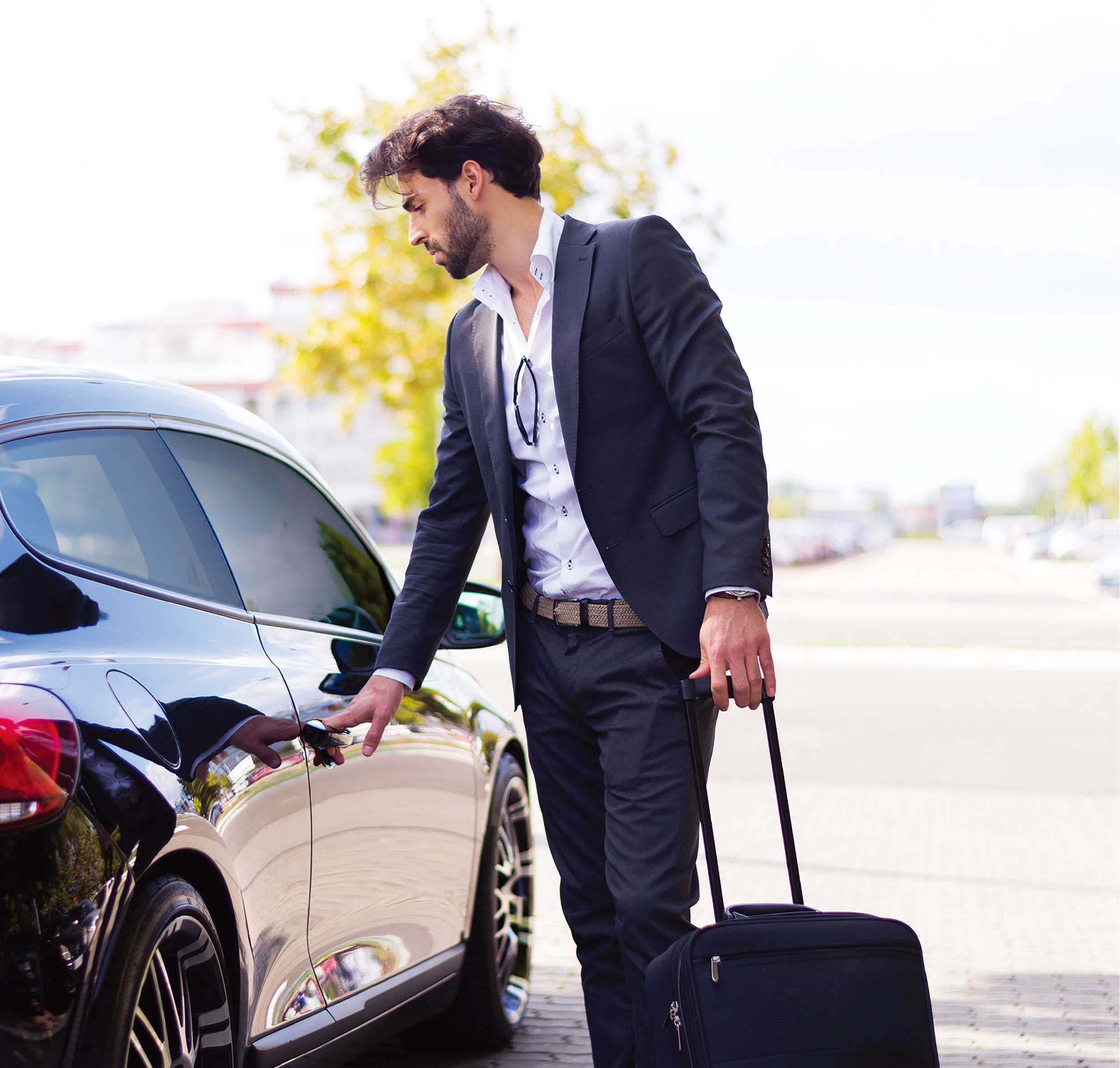 回馈新老顾客3M汽车隔热膜免费赠送……